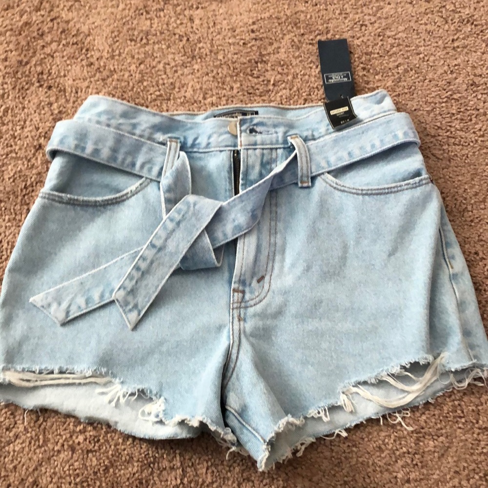 A&F natural rise shorts